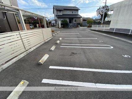 シャーメゾン浅野[2LDK/66.72m2]の駐車場