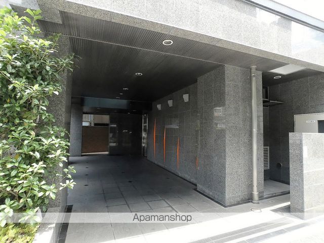 サンアーバン目黒の玄関写真