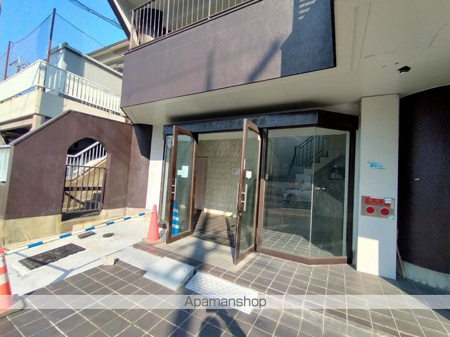 ロイヤルハイツさつき丘の玄関写真