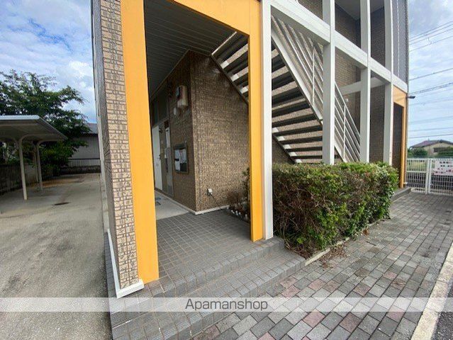 レオパレス花屋敷の玄関写真