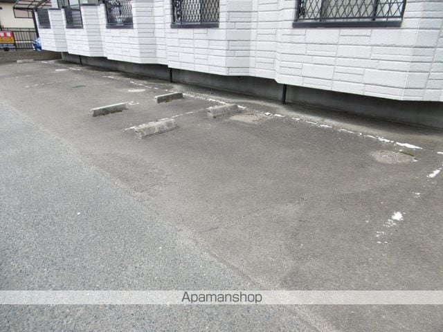 ソレアード遠見塚壱番館[1K/23.88m2]の駐車場