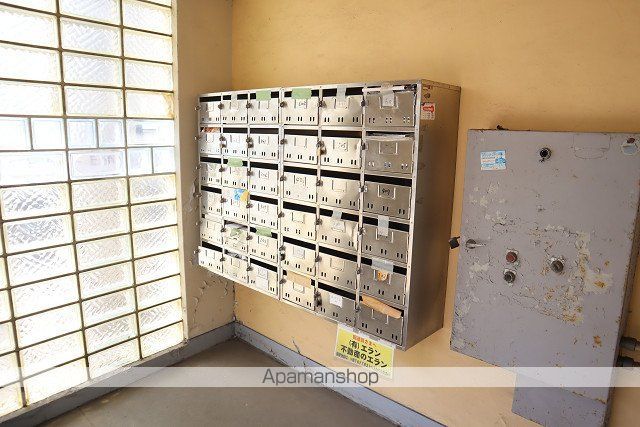 TOEI城野ビルの玄関写真