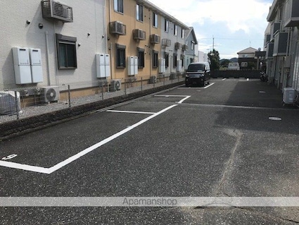 メゾンフレンズ[2DK/35.64m2]の駐車場2