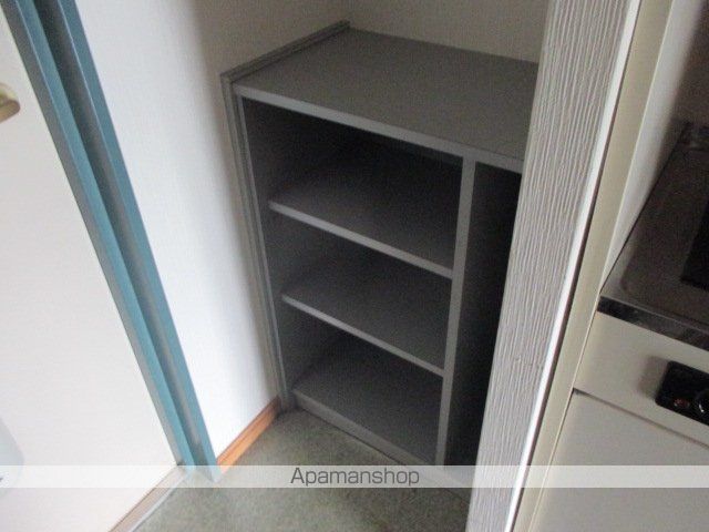 小牧市 3階建 築28年の内装写真