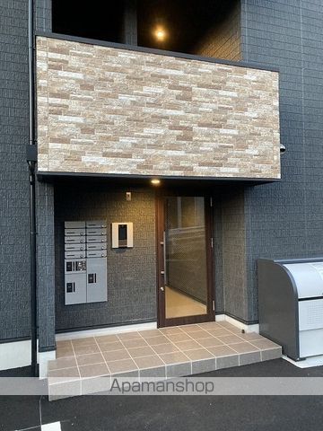 アドバンス七軒茶屋の玄関写真