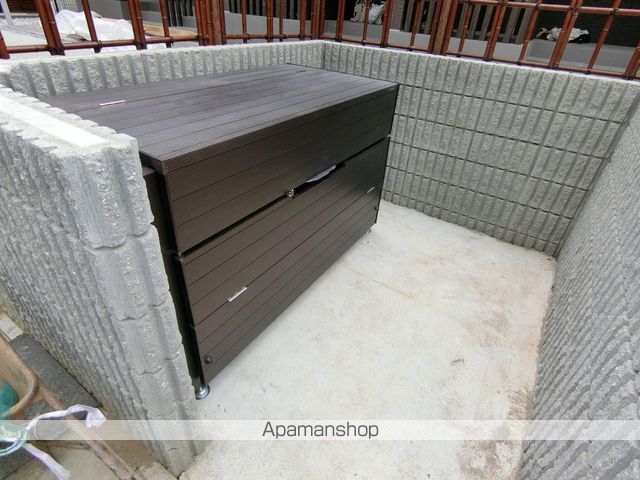 WEST COURT 楓の玄関写真