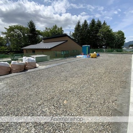 パディーエステート中ノ原　Ａ[1LDK/50.14m2]の駐車場1