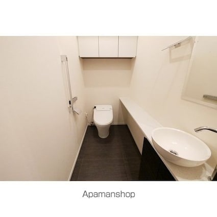 コンフォリア新宿イーストサイドタワー[1LDK/82.46m2]のトイレ