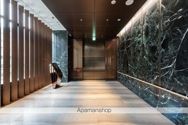 WORLD TOWER RESIDENCEの玄関写真