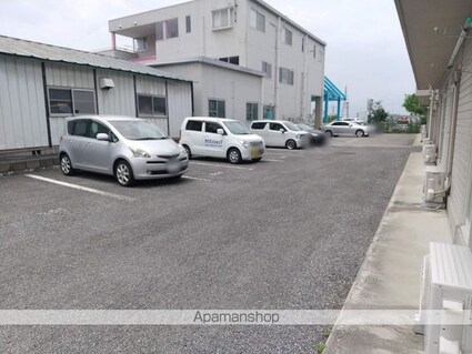 グリーンヒルズＢ[1K/26.4m2]の駐車場
