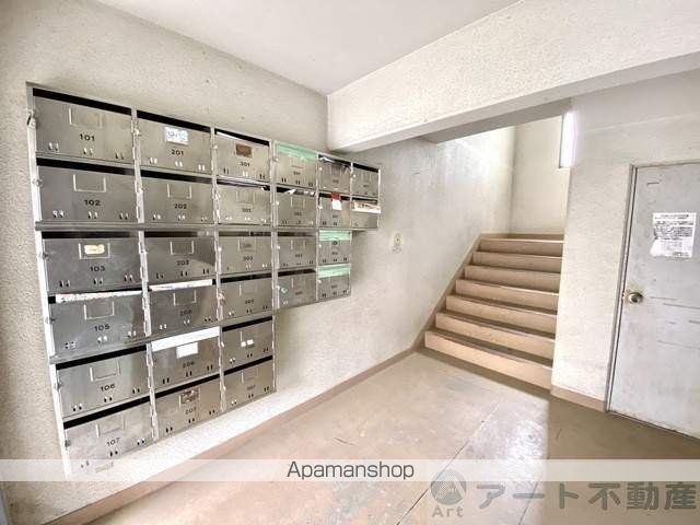 第一セントポールハイツの玄関写真