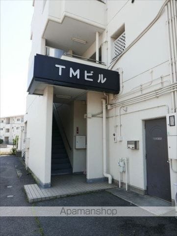 TMビルの玄関写真