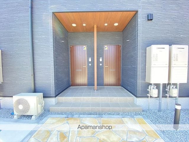 ヒカルサ境港渡町イーストの玄関写真