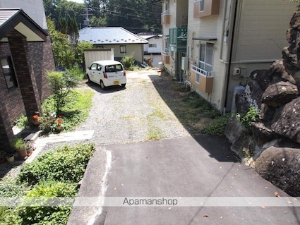 スクエア山寺[2K/38.09m2]の駐車場