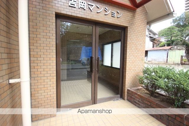 吉岡マンションの玄関写真