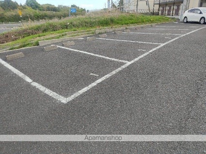 レオパレスｖｉｅｗあだたら[1K/23.18m2]の駐車場