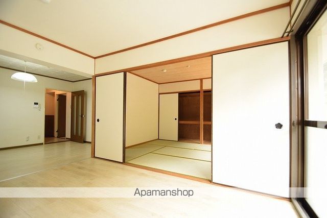 エンプロイ藤利の内装写真