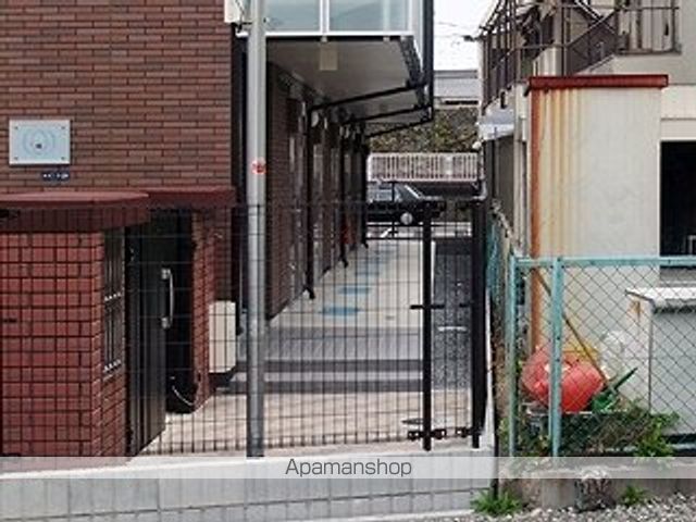 レオネクスト曙の玄関写真