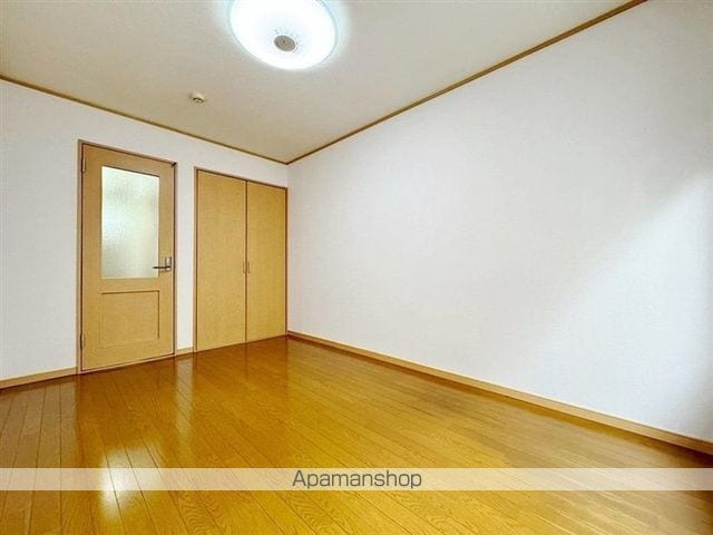 ミルフィーユKJSの内装写真