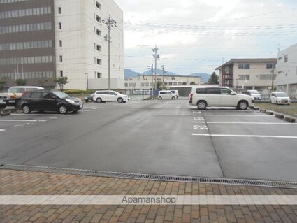 アパ・カーム[2DK/53.9m2]の駐車場