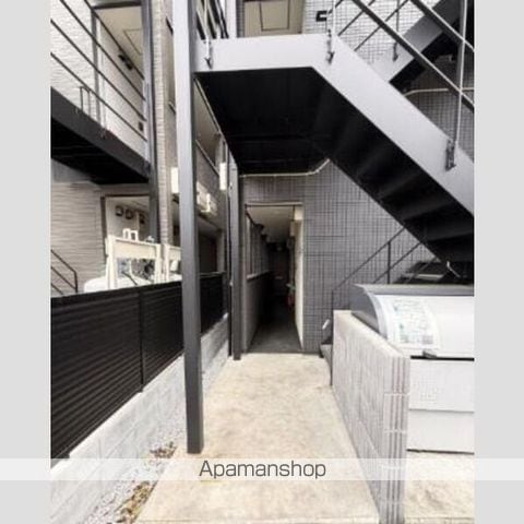 ロジュマン東海大学前の玄関写真