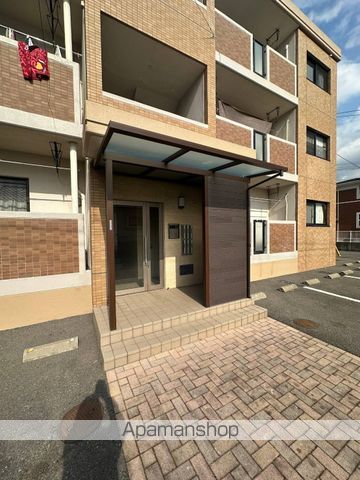 セラディA・Bの玄関写真