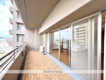 サーパス桜町二丁目[2LDK/71.43m2]のバルコニー