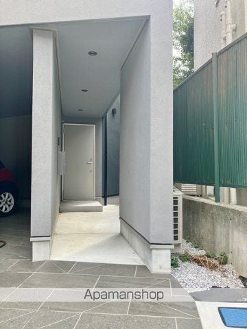 松原戸建の玄関写真