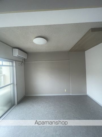 ロイヤル小曽根マンションの内装写真