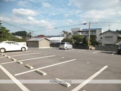 八木興産ビル[1DK/44.6m2]の駐車場2