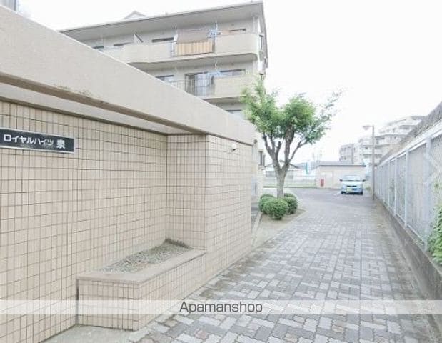 ロイヤルハイツ泉の玄関写真