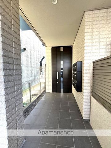 ティーグル墨江の玄関写真