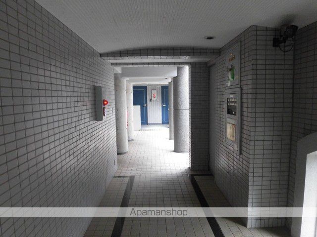 スカイフィールド国立の玄関写真