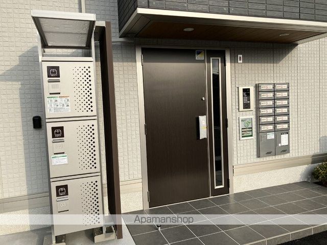 DーRESENAKJの玄関写真