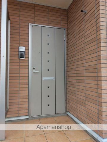 ジュネスの玄関写真