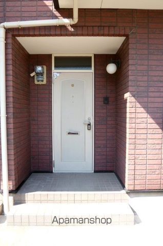 トロイメライIIの玄関写真