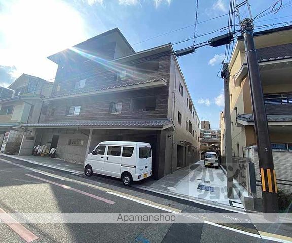 ヴァンベール御苑前の外観写真