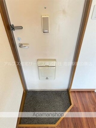 鷺宮３丁目アパート[1R/16.11m2]の玄関