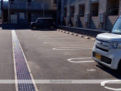 クレイノＦＬＯＲＡ　宇美[1K/31.42m2]の駐車場