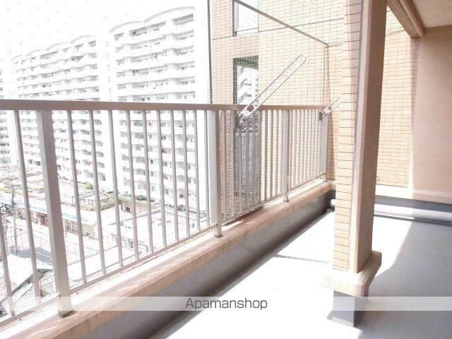 クレタ県庁前の内装写真