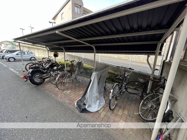ロイヤルヒルズの玄関写真