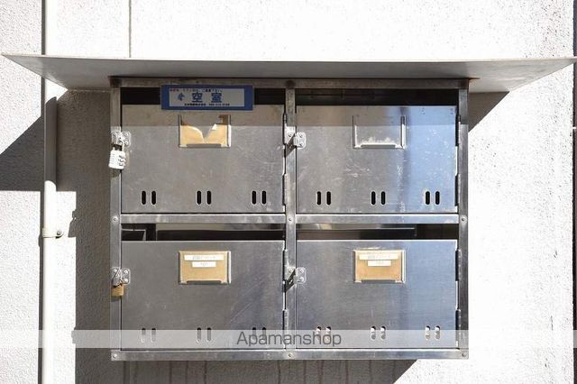 迫田アパートの玄関写真