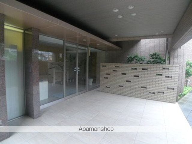 サーパス道後上市の玄関写真