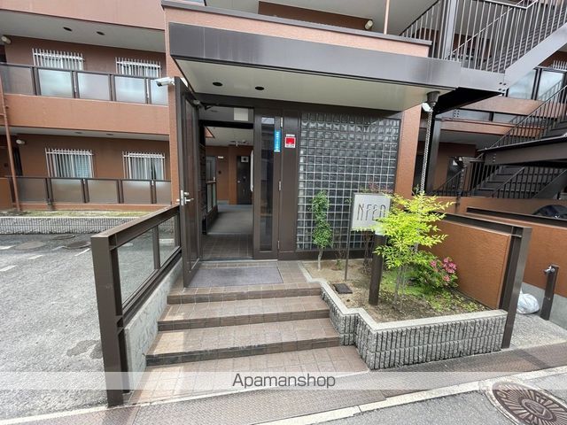 ニードハイツの玄関写真