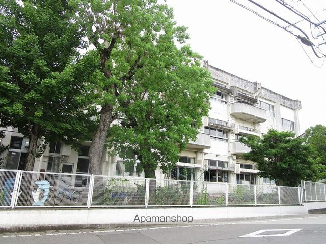 ファミール三軒屋 A棟の周辺写真
