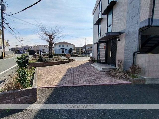 レオパレス鹿子木AREAIの玄関写真