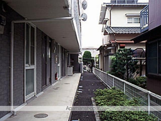 レオパレス石塚の玄関写真