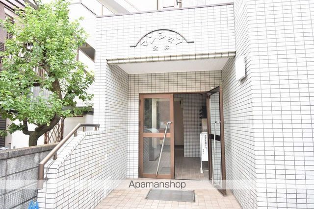マンションカナイの玄関写真