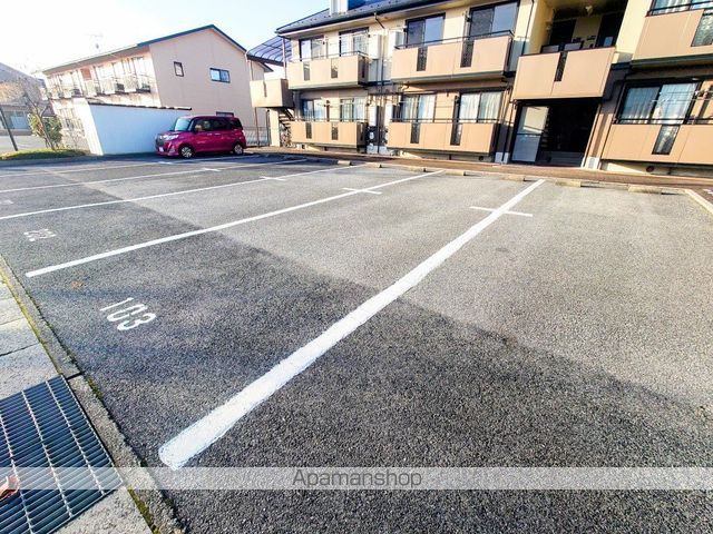 エルスールファミーユ[2LDK/53.46m2]の駐車場2