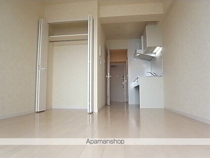 ラ・ヴィ・アン・ローズ[1R/23.17m2]のリビング・居間